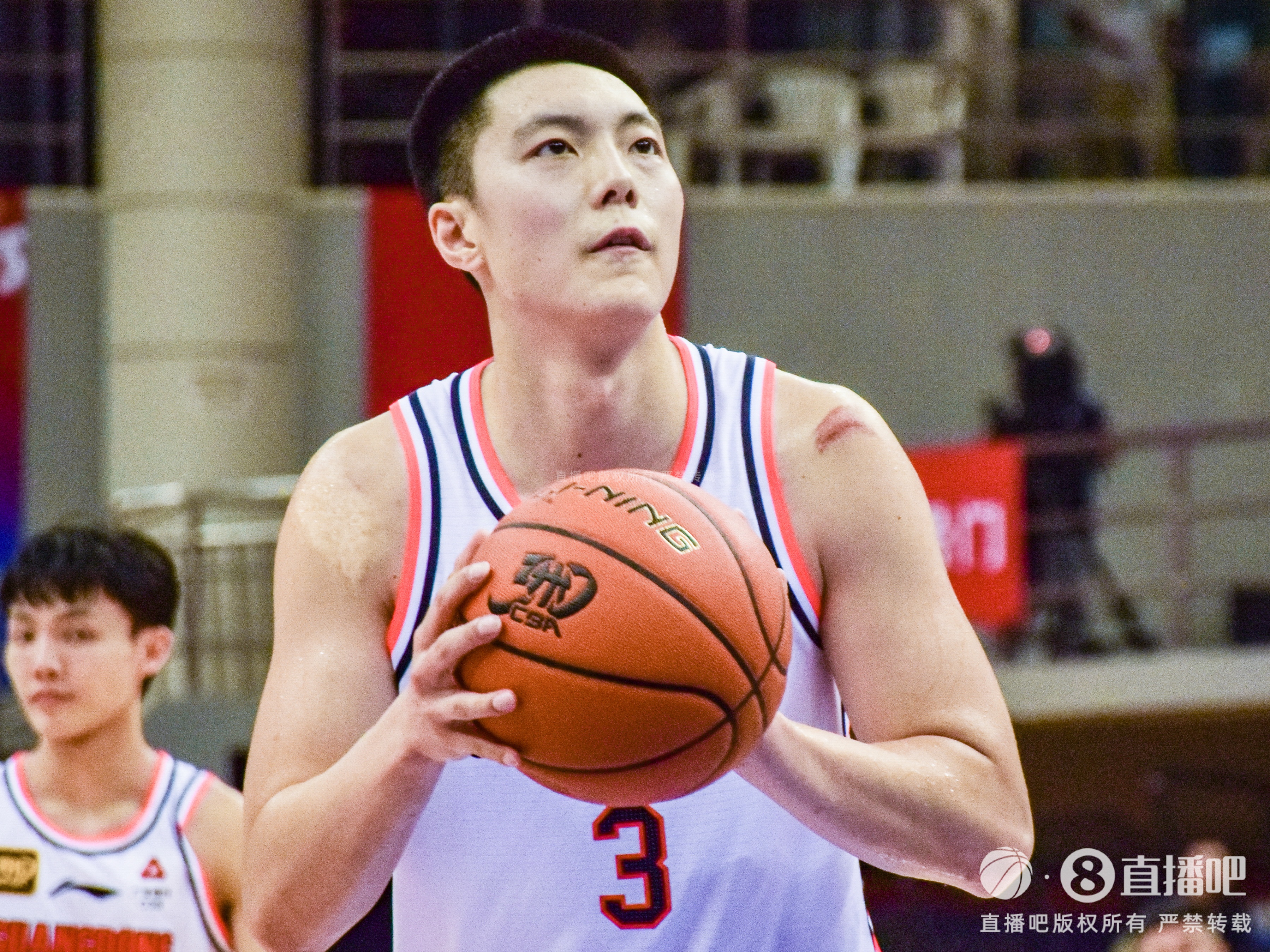 正负值+23并列最高！胡明轩14中8贡献19分 三分7中3