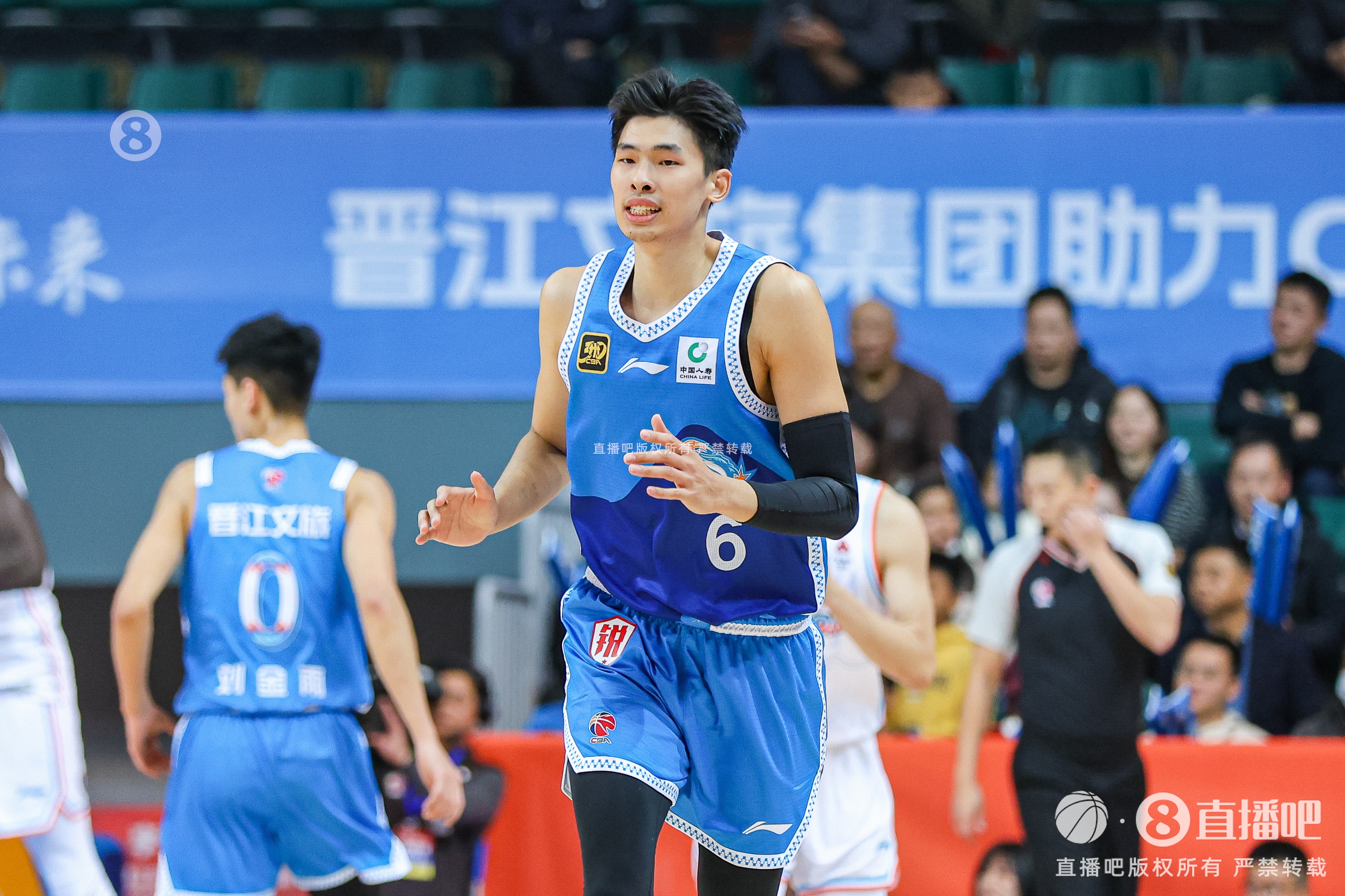 拼尽全力！邹阳17中10空砍27分10板 罚球4中4